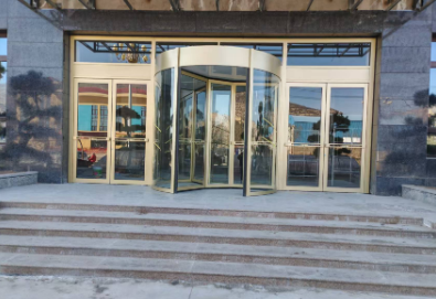 张掖旋转门的旋转速度应该是多少？