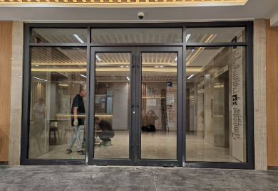 张掖肯德基门由哪些配件组成？